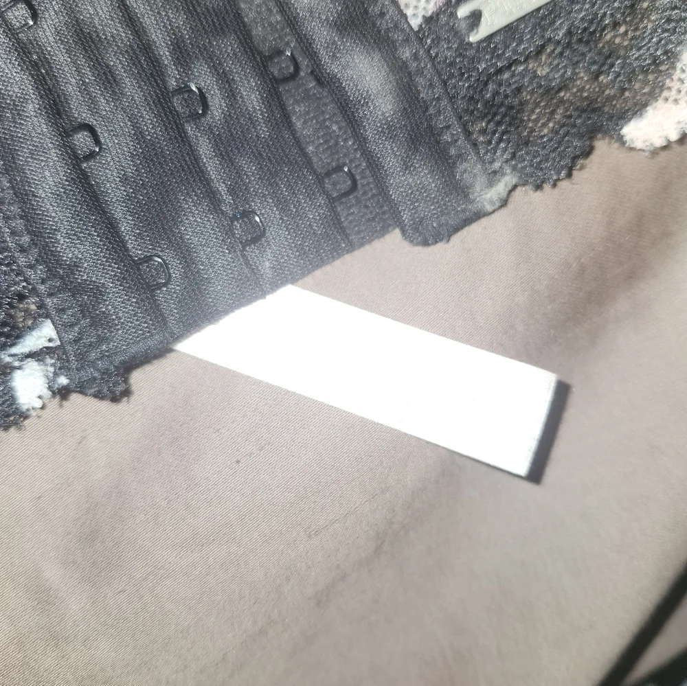 Pink bra - Picture 3 of 3